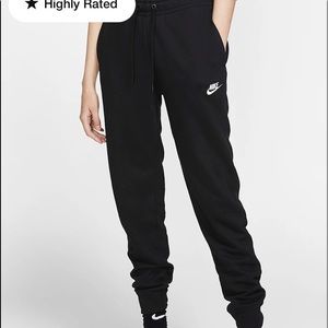 Nike Woman’s Sportswear Essential Fleece Jogger Pants